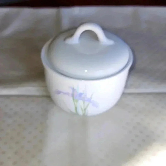 Shadow Iris ( Corelle )Sugar bowl 🥣 height 3 " - Picture 3 of 4